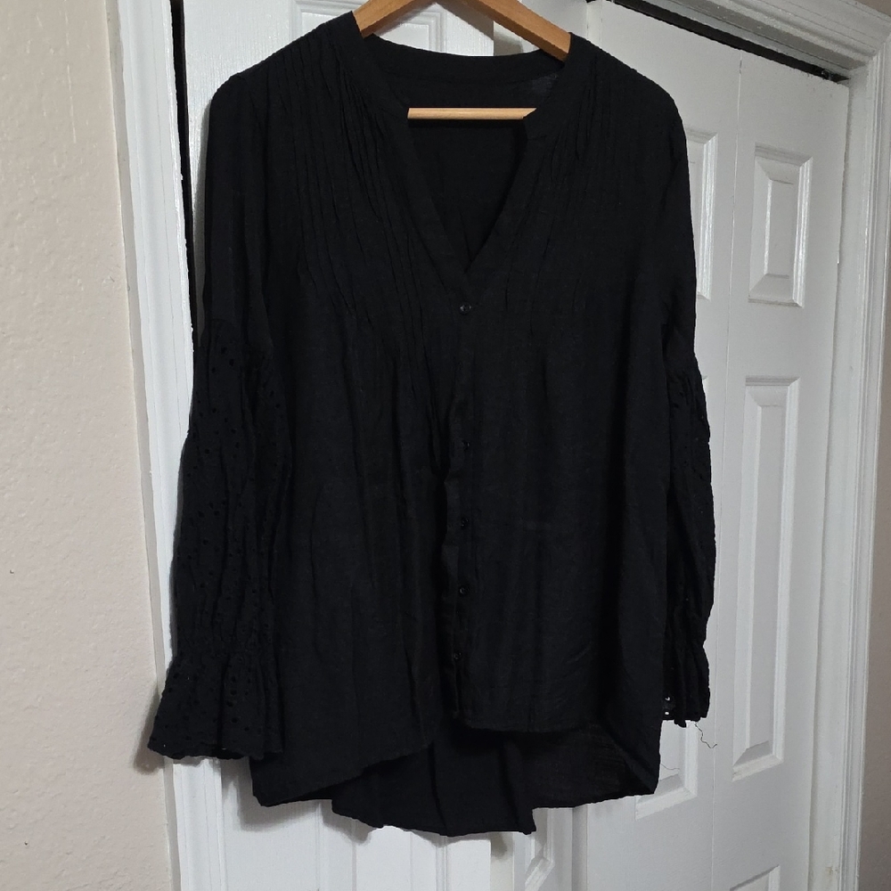 Flowy Lightweight Top With Lace-like Sleeves